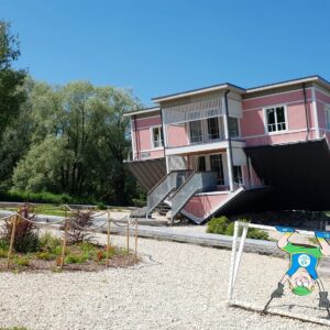 Perhepaketti, joka sisältää käynnin Tarton Lelumuseo, Luonnontieteellinen museossa tai Ylösalainen Talo!