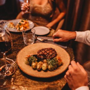 Varaa pöytäsi ja nauti makujen täyteisestä illasta Tartun #1 ravintolassa JOYCE